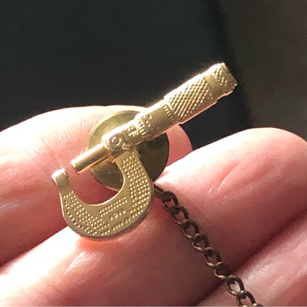 Vintage men’s gold plated wrench tie Tac pin with chain